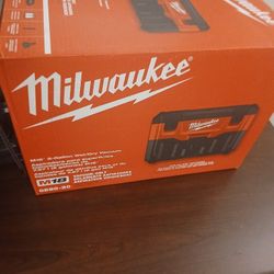 Milwaukee Cordless Vaccum, New Battery No Charger