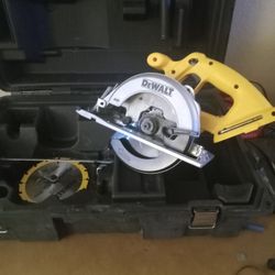 Dewalt  18v Circular  Saw With Case 