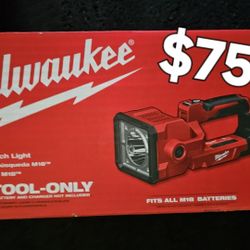Milwaukee
M18 18-Volt 1250 Lumens Lithium-Ion Cordless Search Light (Tool-Only)
