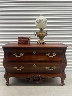 Beautiful Century Vintage wooden chest with 2 large dovetail jointed draws