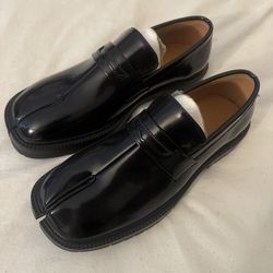Black Tabi Split-Toe Loafers