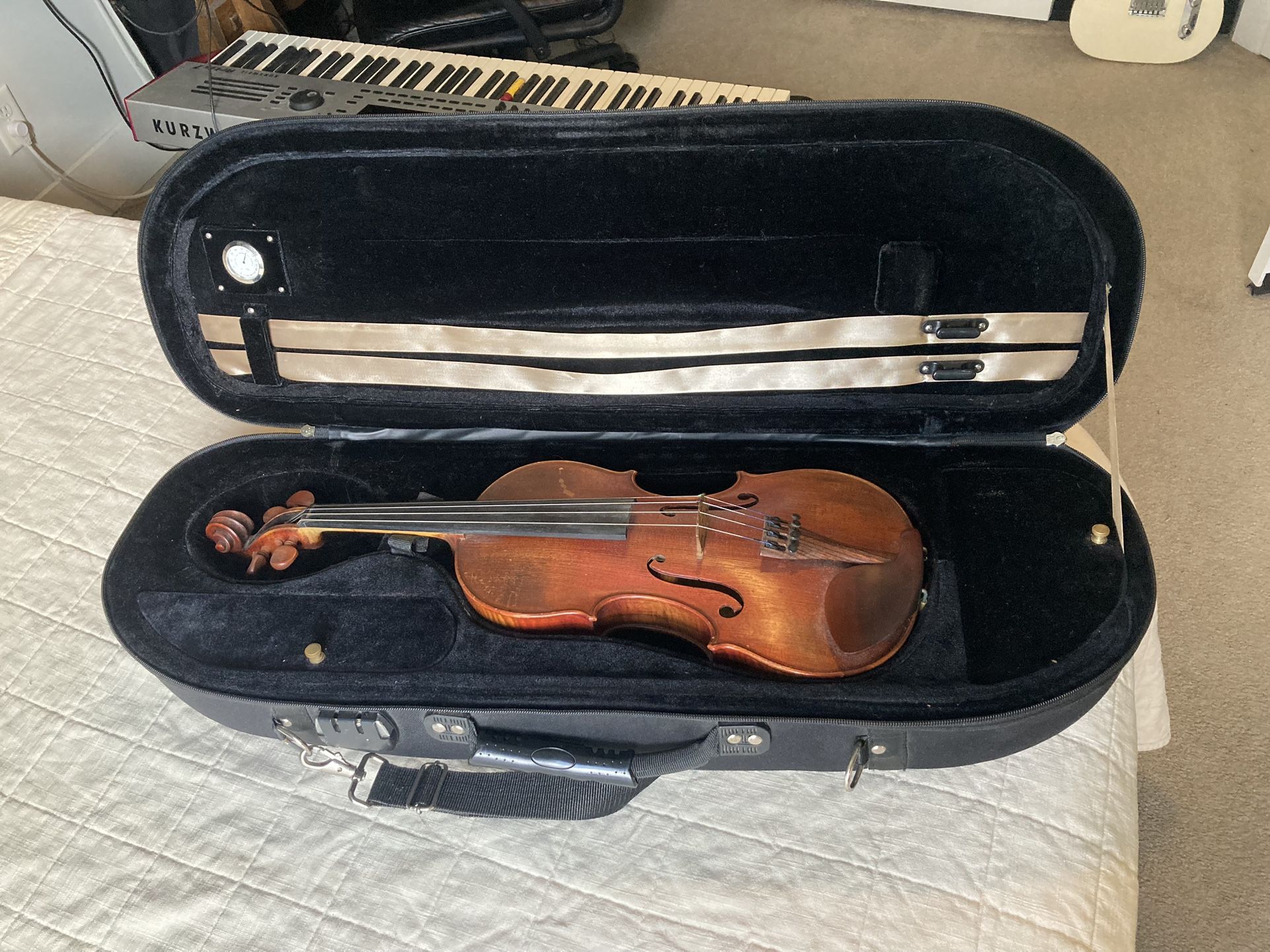4/4 Violin With Case