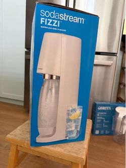 Brand New Sealed SodaStream Fizzi Starter Kit + 2 New 1L Bottles