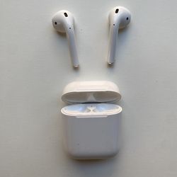 Airpods Gen 2 Case with Broken Airpods