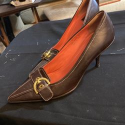 BROWN COACH PUMPS 