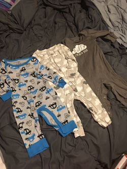 Footed & nonfooted pjs 6m