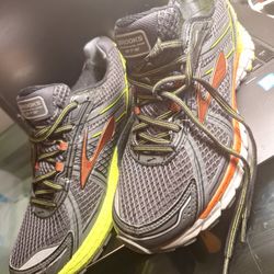 Brooks Mens Addiction GTS 15 SIZE 9.5 D