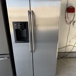 Side-by-side refrigerator