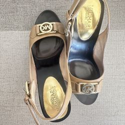 MK  Sandals Size 6