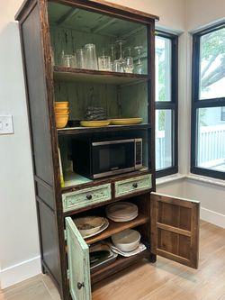 Cupboard  / cabinet