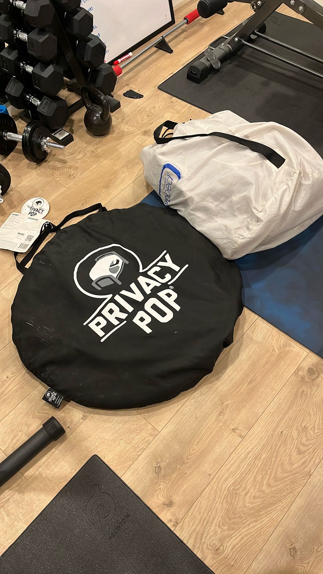 Queen Size Aero Bed & privacy Pop Tent 