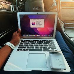 Apple MacBook Air (13-inch, 2017)