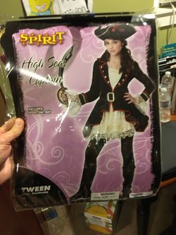 Halloween costume (like new)