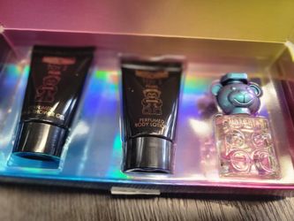 Moschino TOY 2 PEARL WOMENS PERFUME GIFT SET