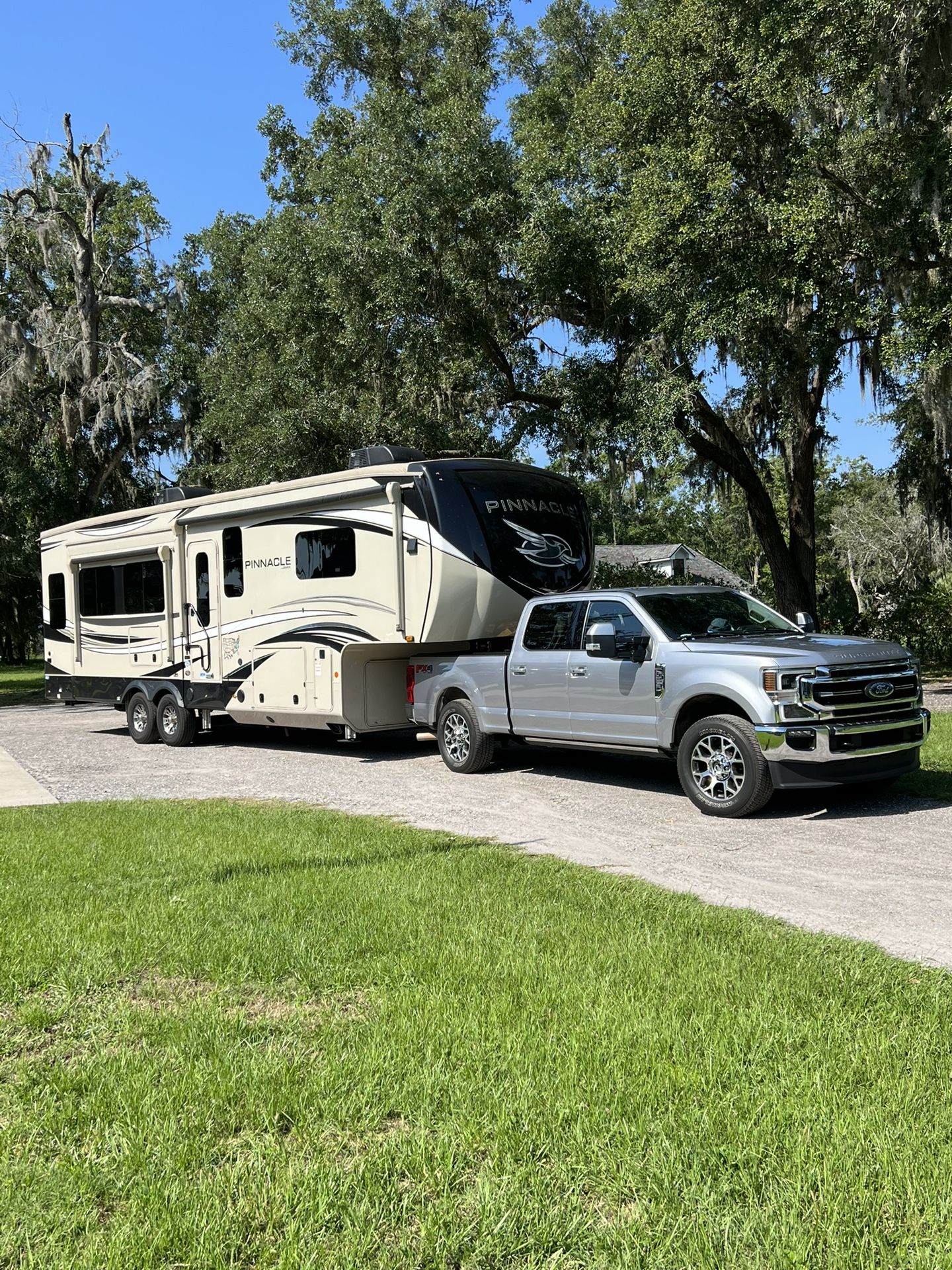 SELLING AS A COMBO!! 2022 Jayco Pinnacle 32RLTS / 2021 Ford F250 Lariat