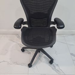 Herman miller aeron size B