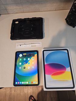 Apple iPad 10th Generation with Accessories