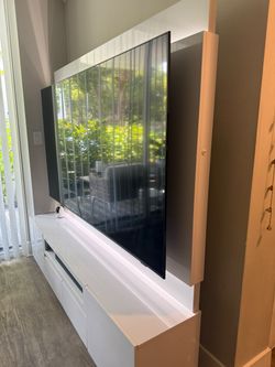 Mueble / Centro de entretenimiento para TV con luz integrada – City Furniture