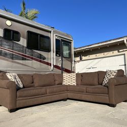 Mathis Brothers Sectional Couch for Sale in Alta Loma CA OfferUp
