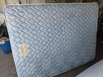 QUEEN SIZE MATRESS IN GOOD CONDITION