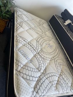 Twin mattress