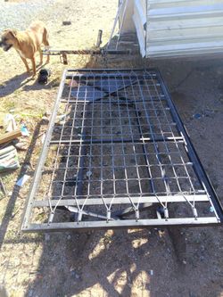 Metal bed frame
