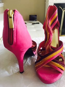 Gorgeous floral sandals size 9