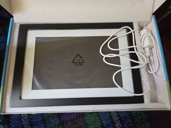 Skylight Digital Touchscreen Photo Frame