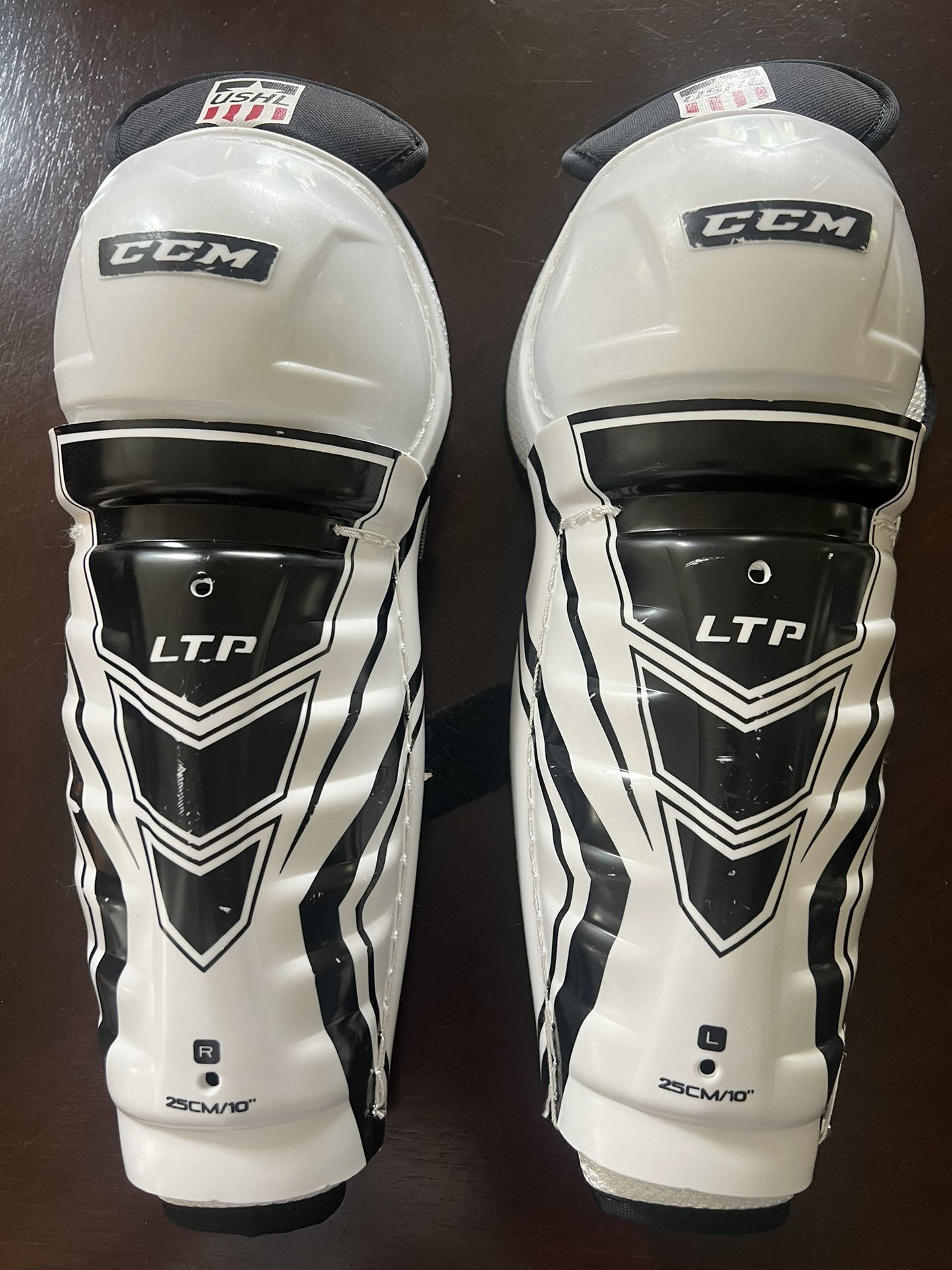 CCM Ltp L Youth 25cm/10” Ice Hockey Shin Guards