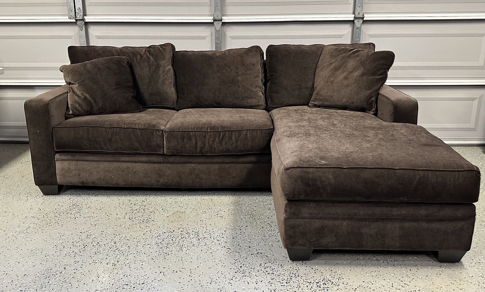Couch With Reversible Chaise