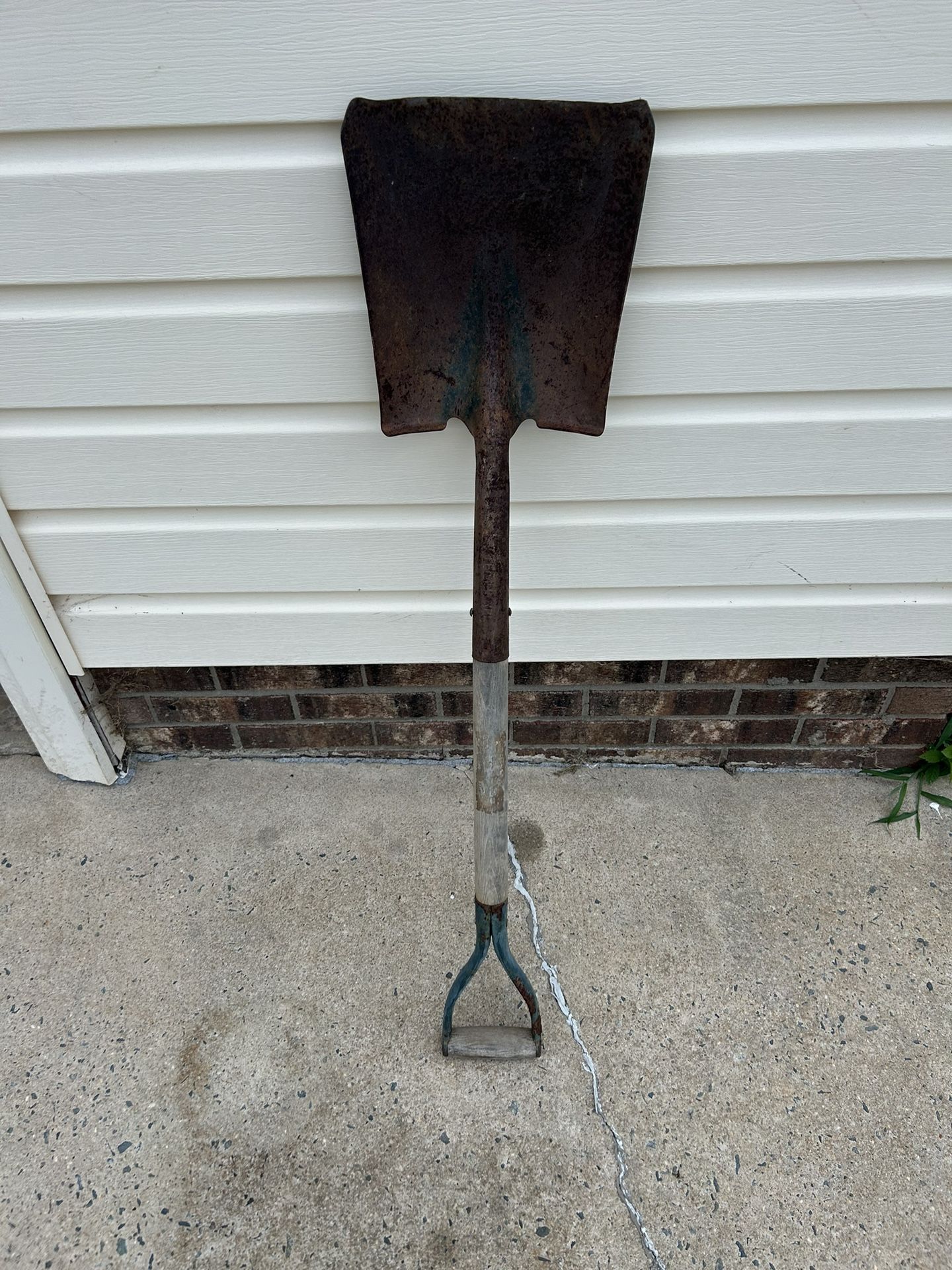 Flat Head Short Shovel Used