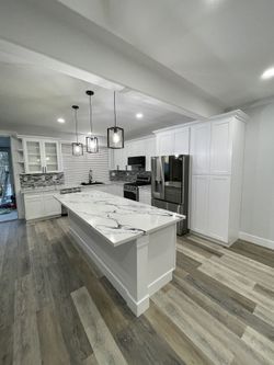 Kitchen And Cabinets Cuarzo