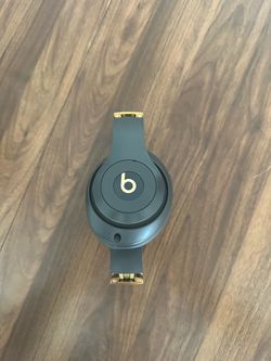 Beats Studio 3 Wireless Headphones - Like New Condtion