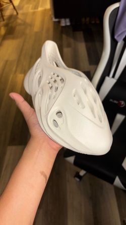 YEEZY FOAM RUNNER