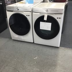 New Scratch And Dent Samsung Front Load Washer And Dryer Set. 1 year Warranty 
