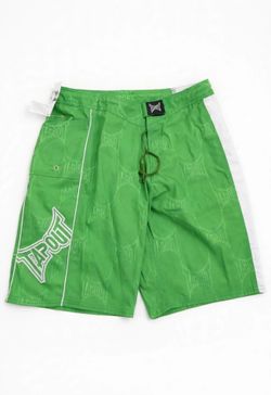 TAPOUT Board Shorts Green/White - Size 32
- NEW
Front: White TAPOUT logo + faint pattern
Side: White panel with green TAPOUT embroidery
New with tag
$