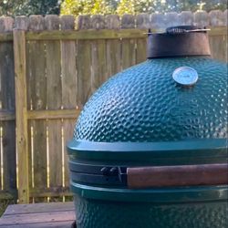 Big Green Egg - Large W/ Accessories 