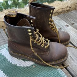 1460 Crazy Horse Leather Lace Up Boots