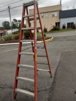 8' Werner Fiberglass Step Ladder