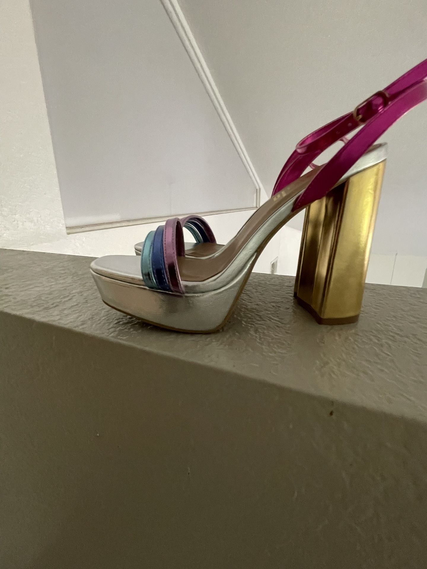 Sexy Metallic Heels Size 8 Show Stopper NYE Style!