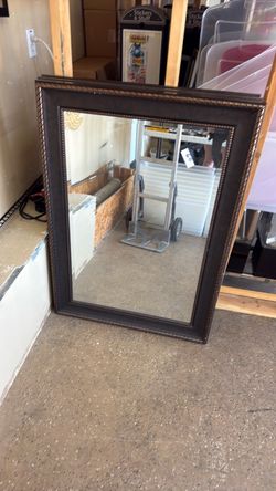 Wall mount mirror