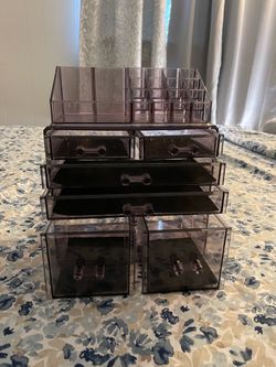 Makeup organizer
