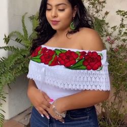 Variedad de Blusas Méxicanas - Variety of Mexican Blouses