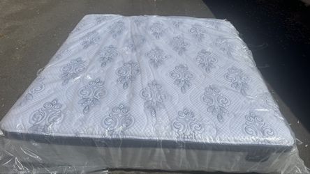 King Serta CastleView Perfect Mattress (Firm)
