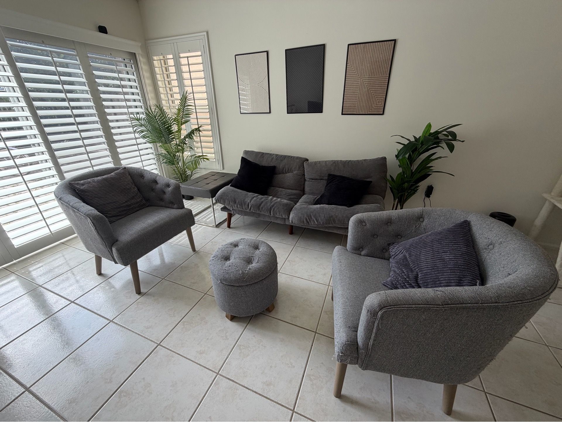 🩶 Modern Living Room Set – Sofa, 2 Chairs, Ottoman & Pillows 🩶