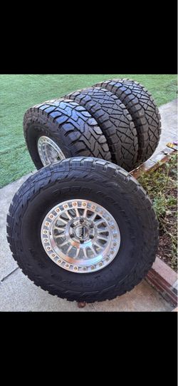 Ford F150 rims new 37x12.50/17 tires 70% tread tires