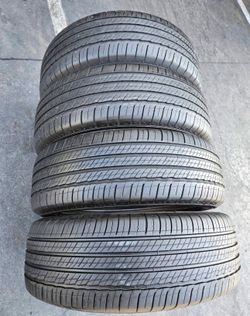 235 55 20 Michelín I'm selling this set of tires with 85% life left on all 4