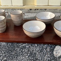 Brown/Tan Dish Set