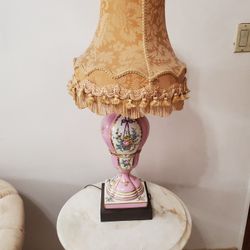 Beautiful Vintage Victorian Style Lamp 
