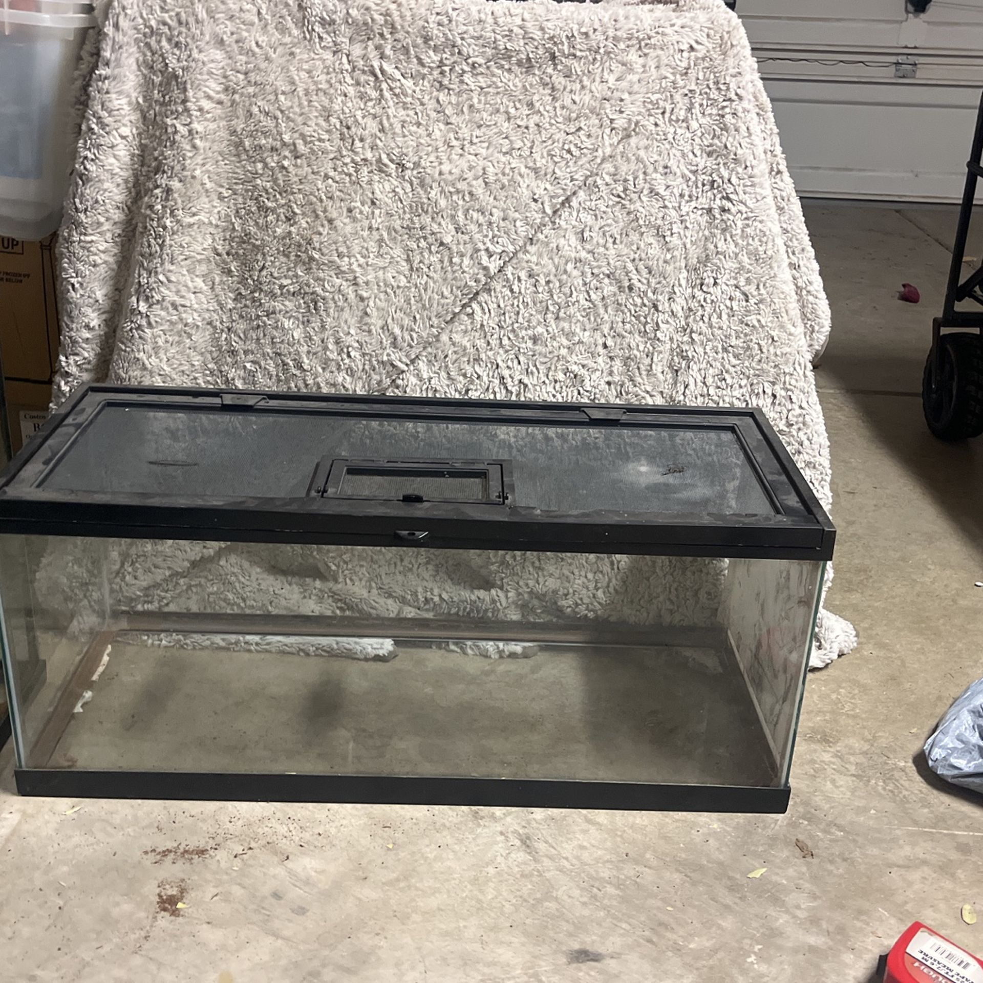 20 gallon tank with sliding latch